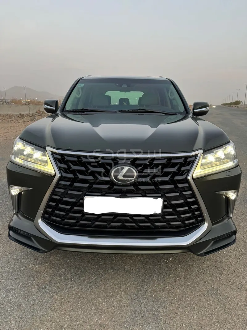 2021 لكزس إل إكس 570 اس