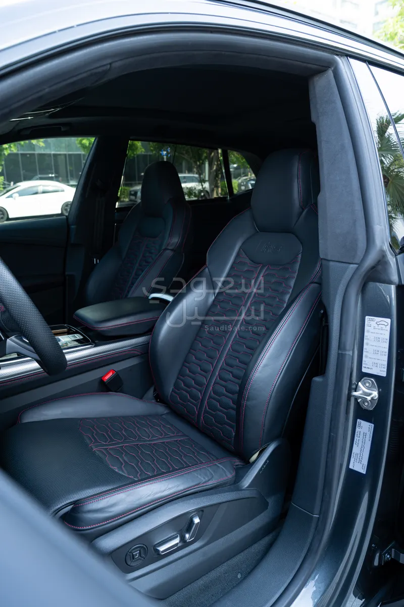 2023 Audi RS Q8