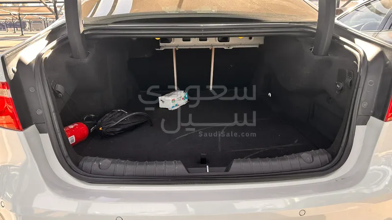 2020 جاكوار اكس اف اس