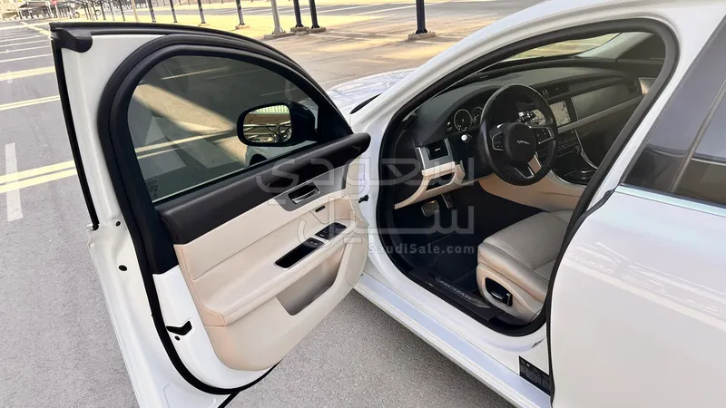 2020 جاكوار اكس اف اس