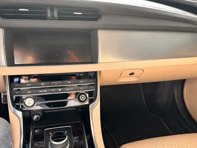 2020 جاكوار اكس اف اس