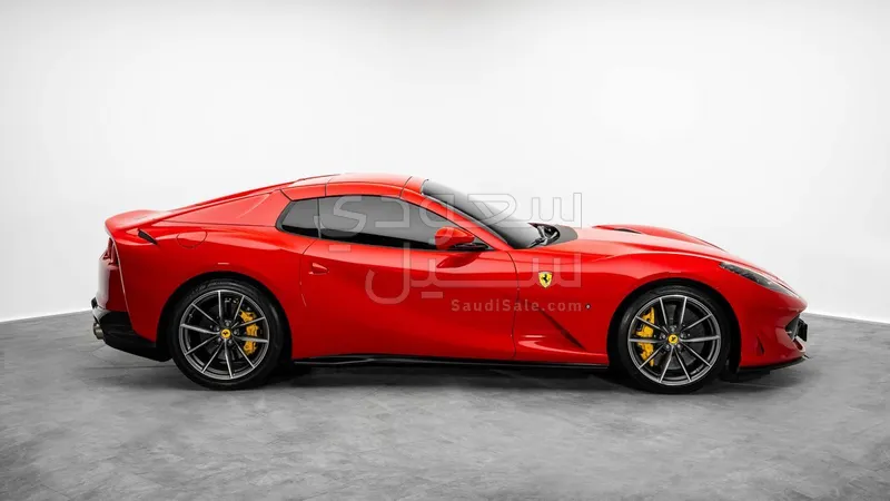 2021 فيراري 812 جي تي اس