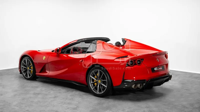 2021 فيراري 812 جي تي اس
