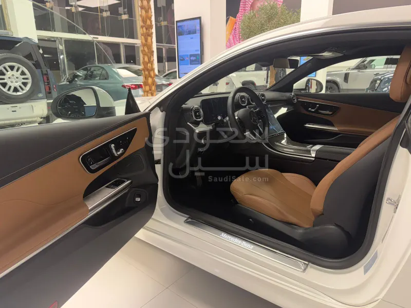2025 مرسيدس - بنز سي إل إي 200