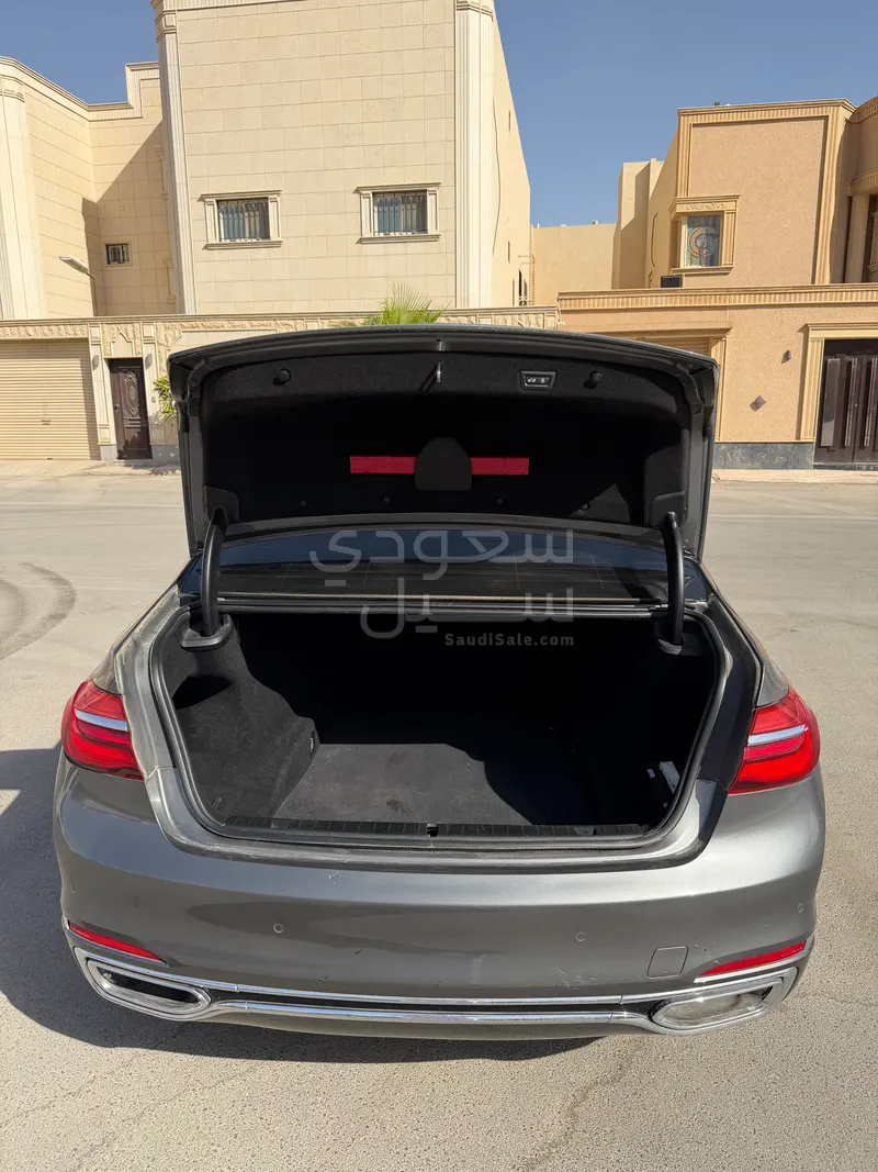 2016 بي ام دبليو الفئة السابعة 750 إل أي