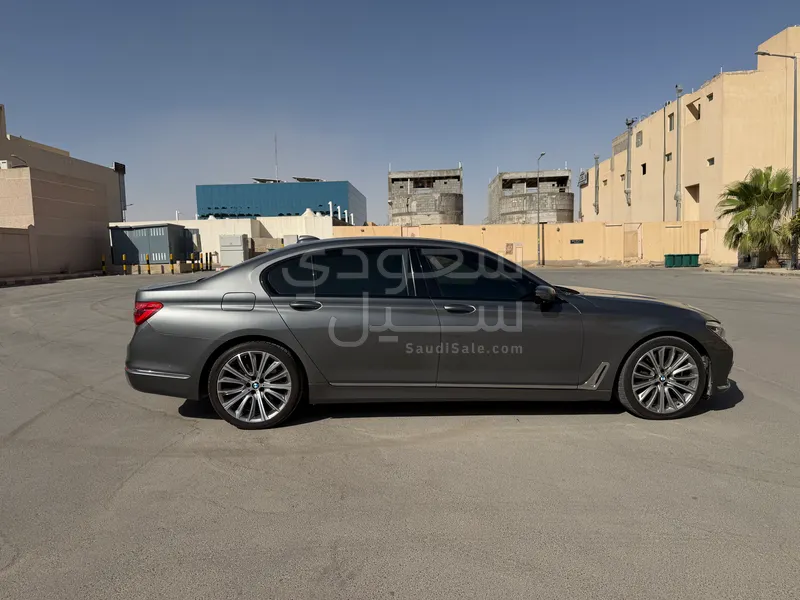2016 بي ام دبليو الفئة السابعة 750 إل أي