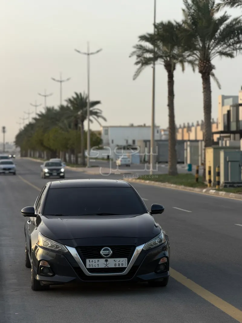 2022 نيسان التيما