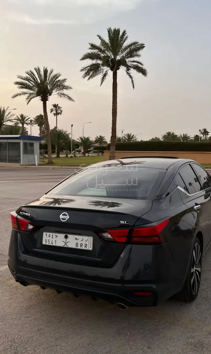 2022 نيسان التيما