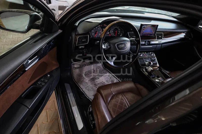 2015 اودي اي 8 ال 50 تي اف اس اي