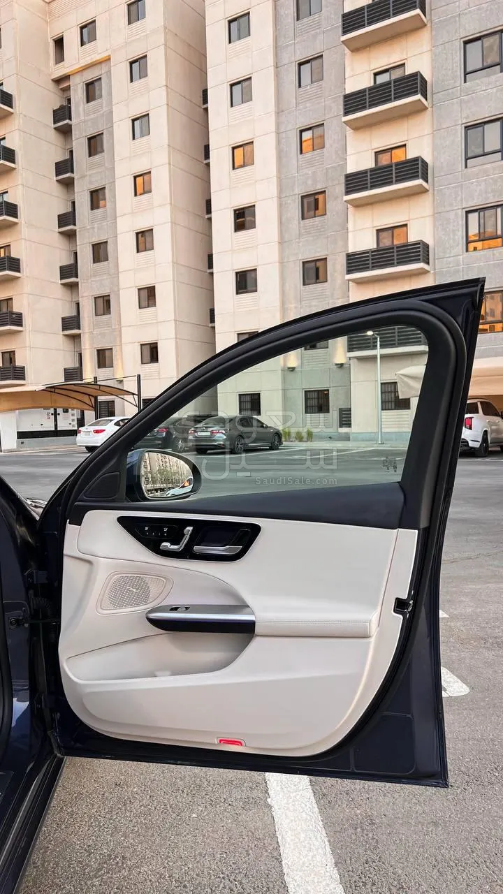 2025 مرسيدس - بنز سي 200