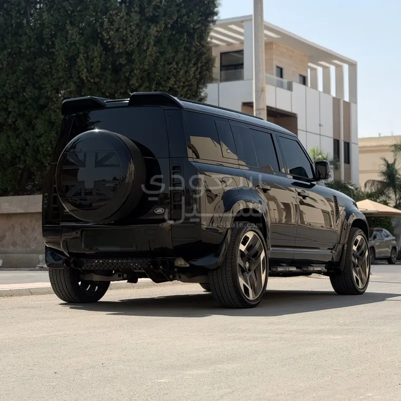 2020 لاند روفر ديفيندر 110