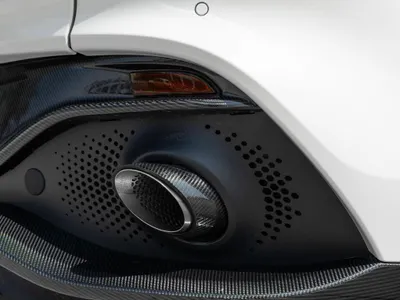2021 استون مارتن دي بي اكس