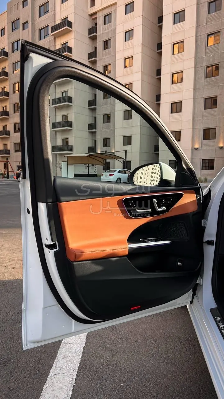 2025 مرسيدس - بنز سي 200