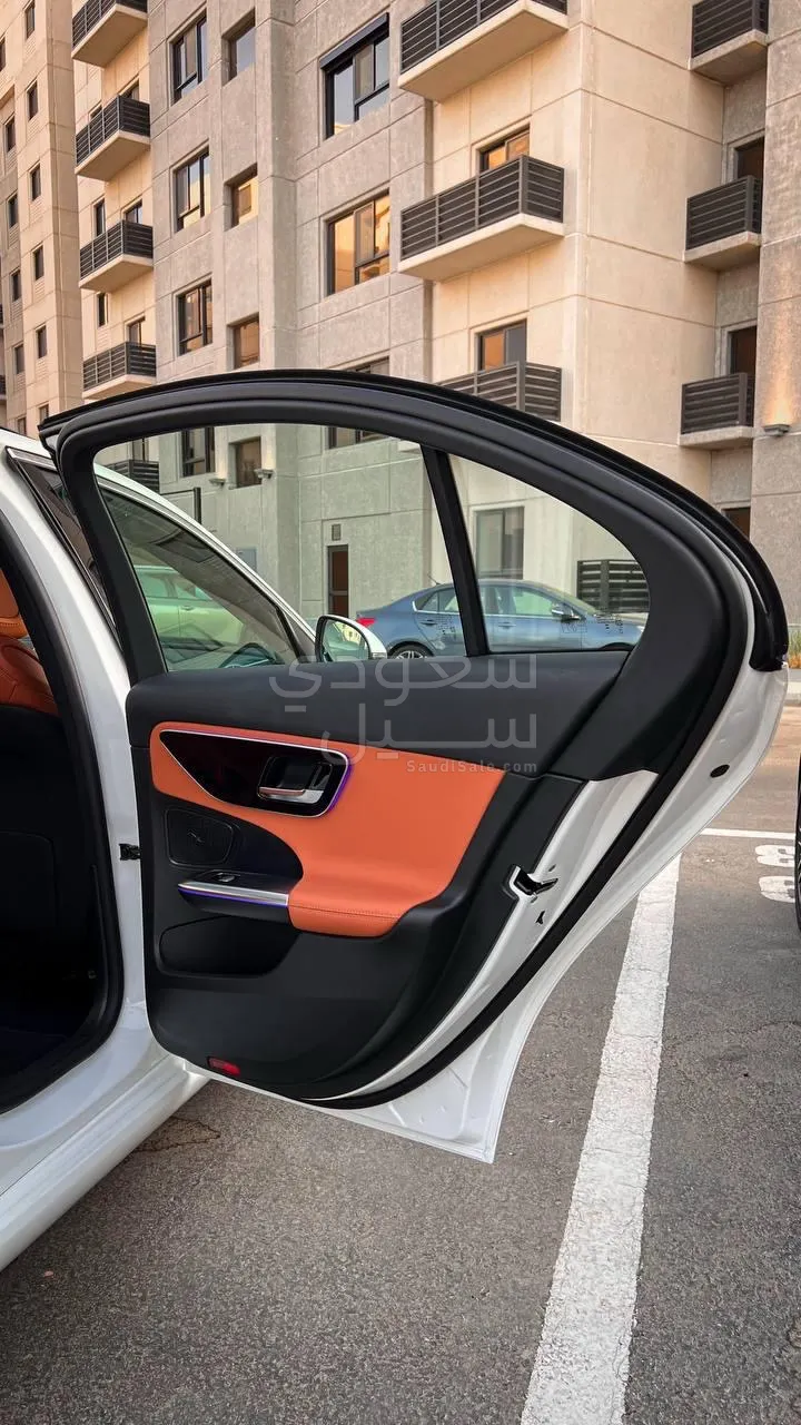 2025 مرسيدس - بنز سي 200