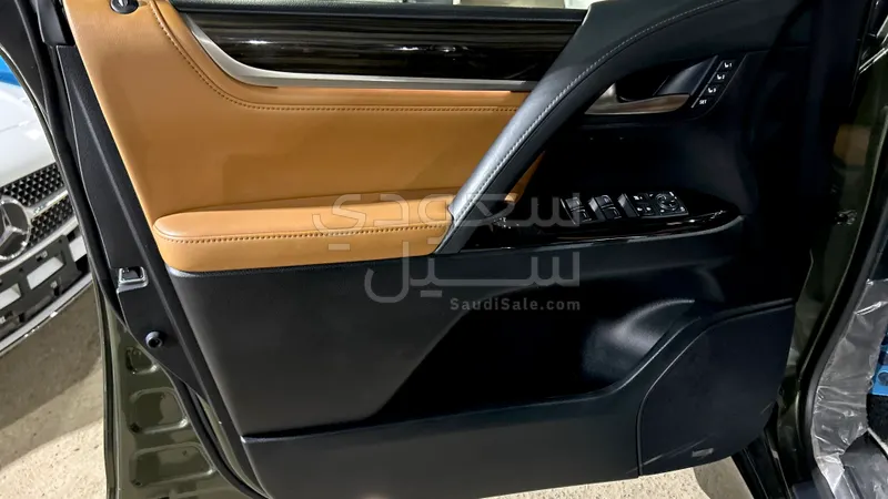 2021 لكزس إل إكس 570 اس