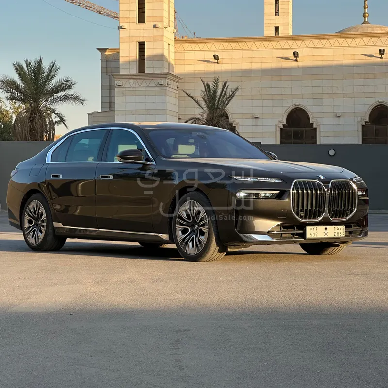 2024 بي ام دبليو الفئة السابعة 735أي