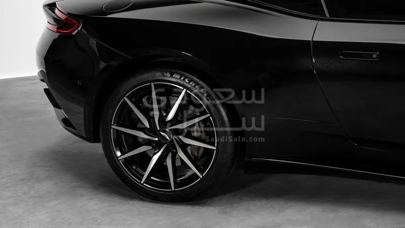 2020 استون مارتن دي بي 11