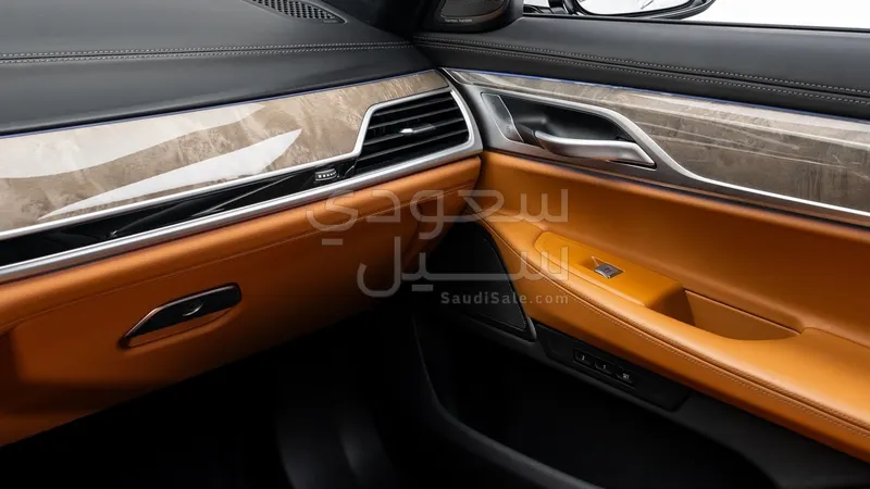 2021 بي ام دبليو الفئة السابعة 730 إل أي