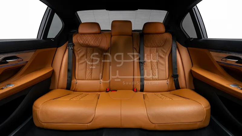 2021 بي ام دبليو الفئة السابعة 730 إل أي