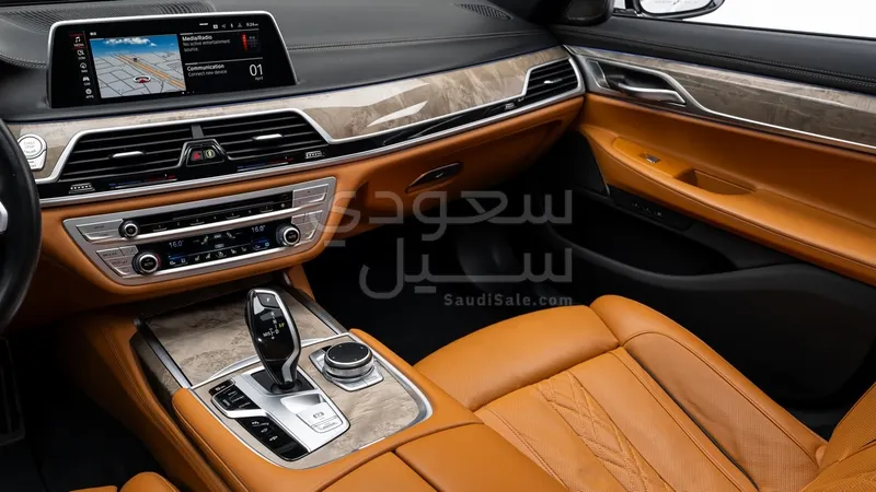 2021 بي ام دبليو الفئة السابعة 730 إل أي