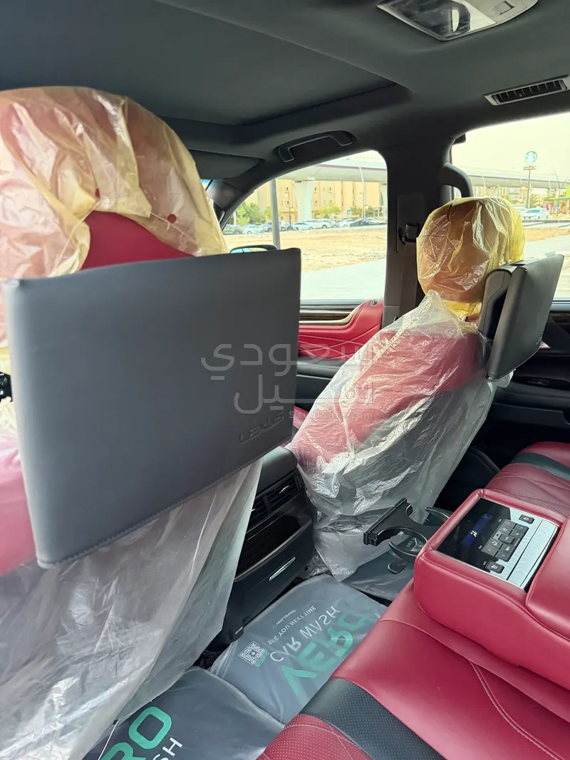 2021 لكزس إل إكس 570 بلاك اديشن