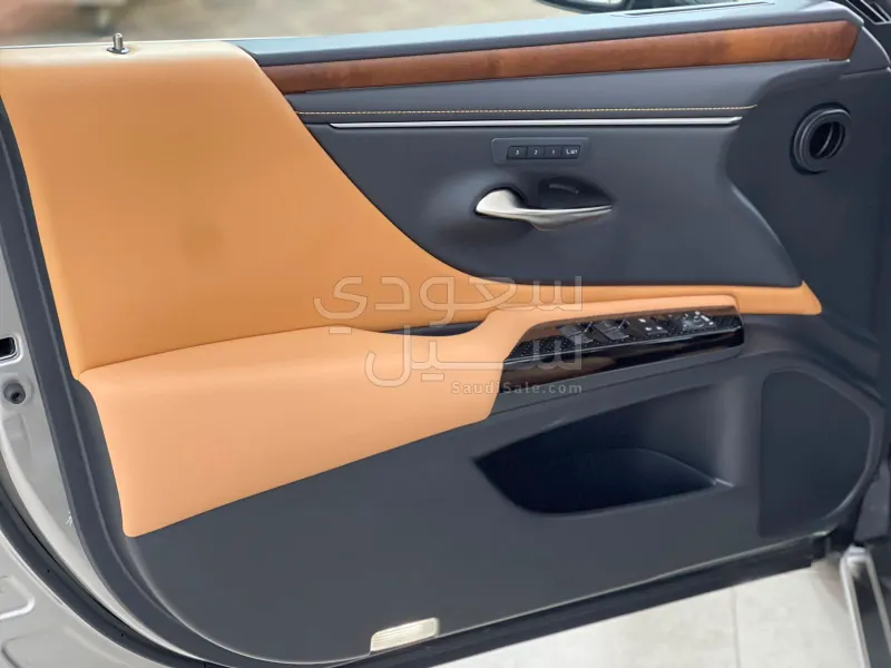 2025 لكزس إي إس 350 دي دي