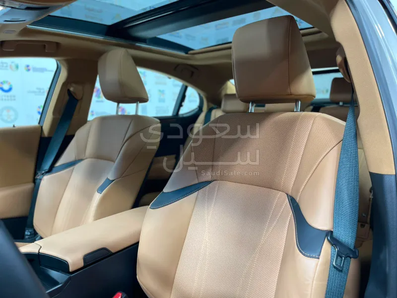 2025 لكزس إي إس 350 دي دي