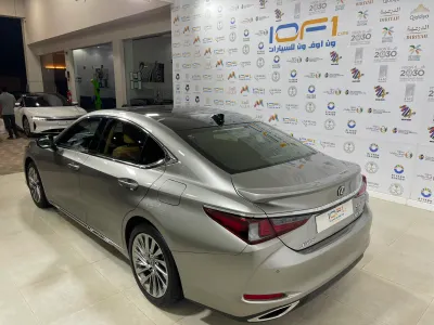 2025 لكزس إي إس 350 دي دي