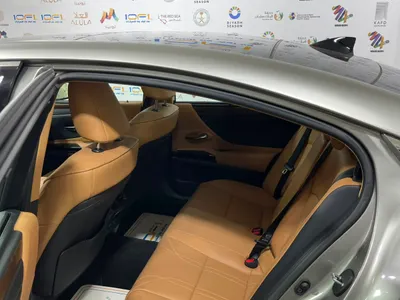 2025 لكزس إي إس 350 دي دي