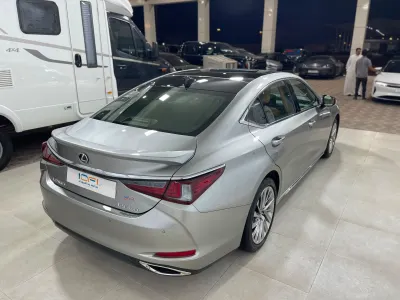 2025 لكزس إي إس 350 دي دي