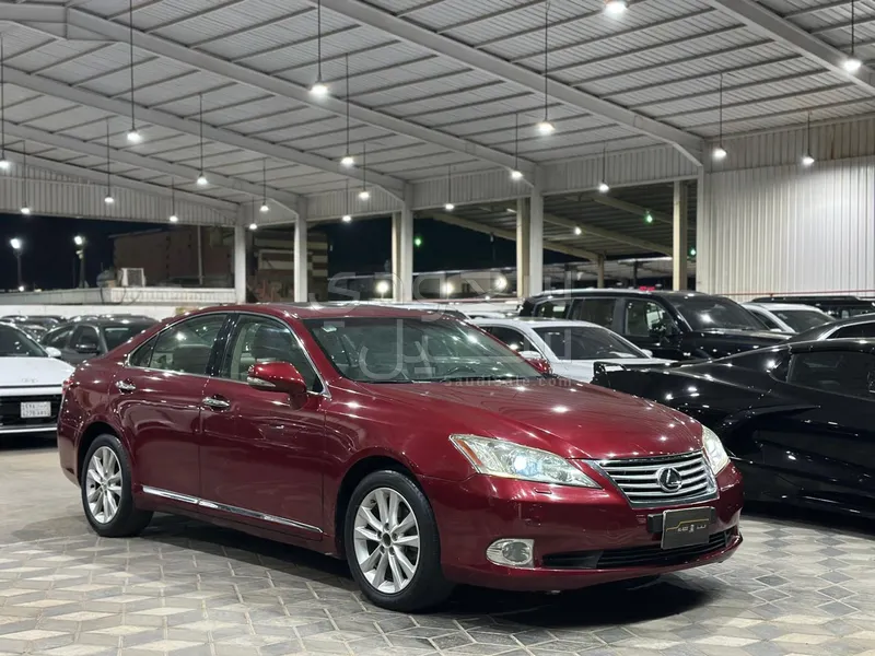 2011 لكزس إي إس 350