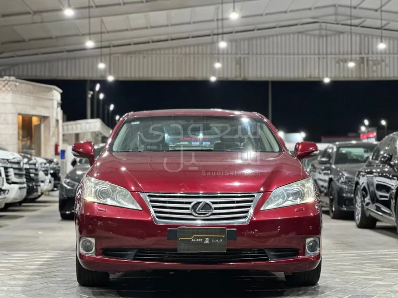 2011 لكزس إي إس 350