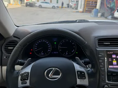 2013 لكزس آي إس 300
