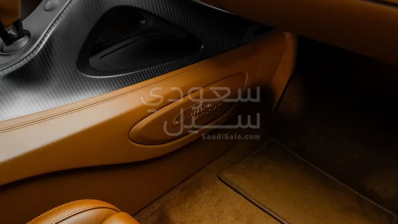 2021 بوغاتي شيرون