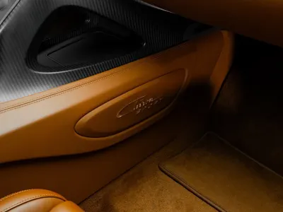 2021 بوغاتي شيرون