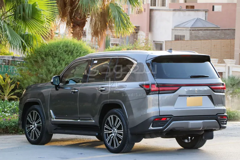 2024 لكزس إل إكس 600 BB