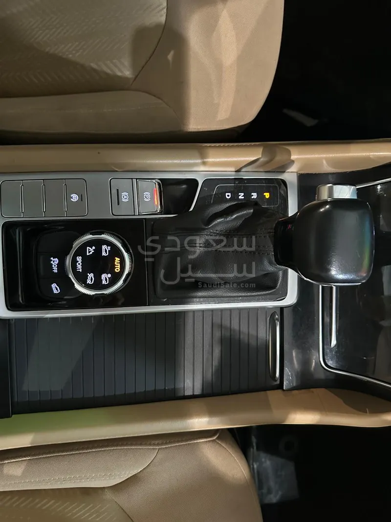2020 ام جي ار اكس 8