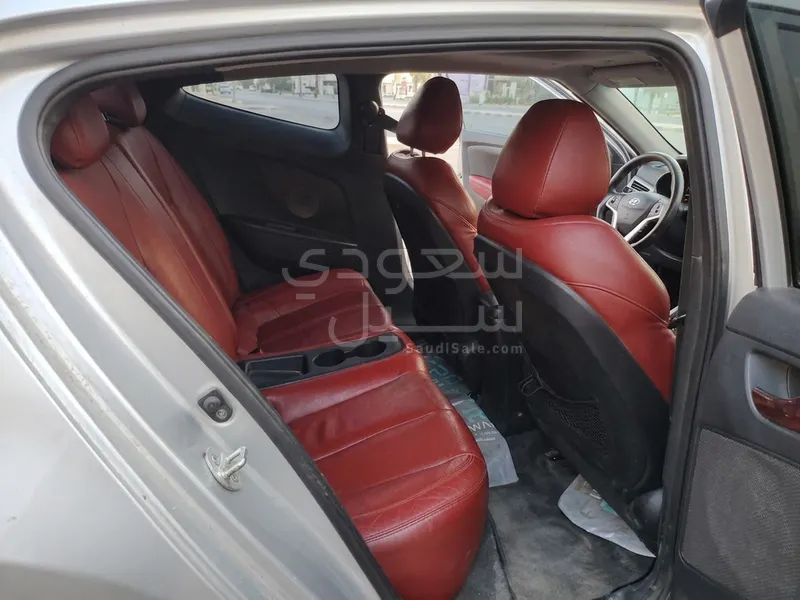 2012 هيونداي فاليستر