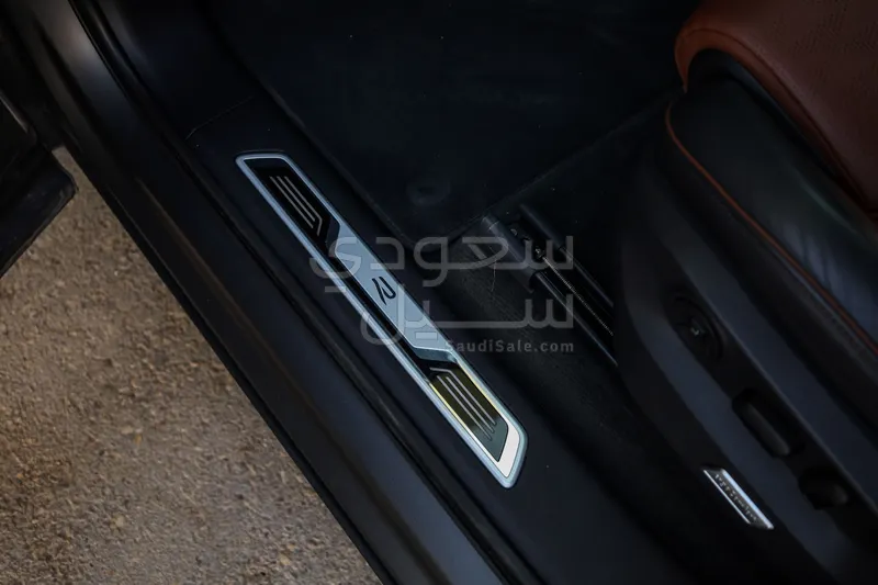 2025 فولكس واجن طوارق أر - لاين