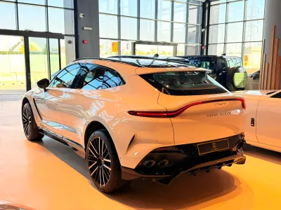 2024 استون مارتن دي بي اكس 707