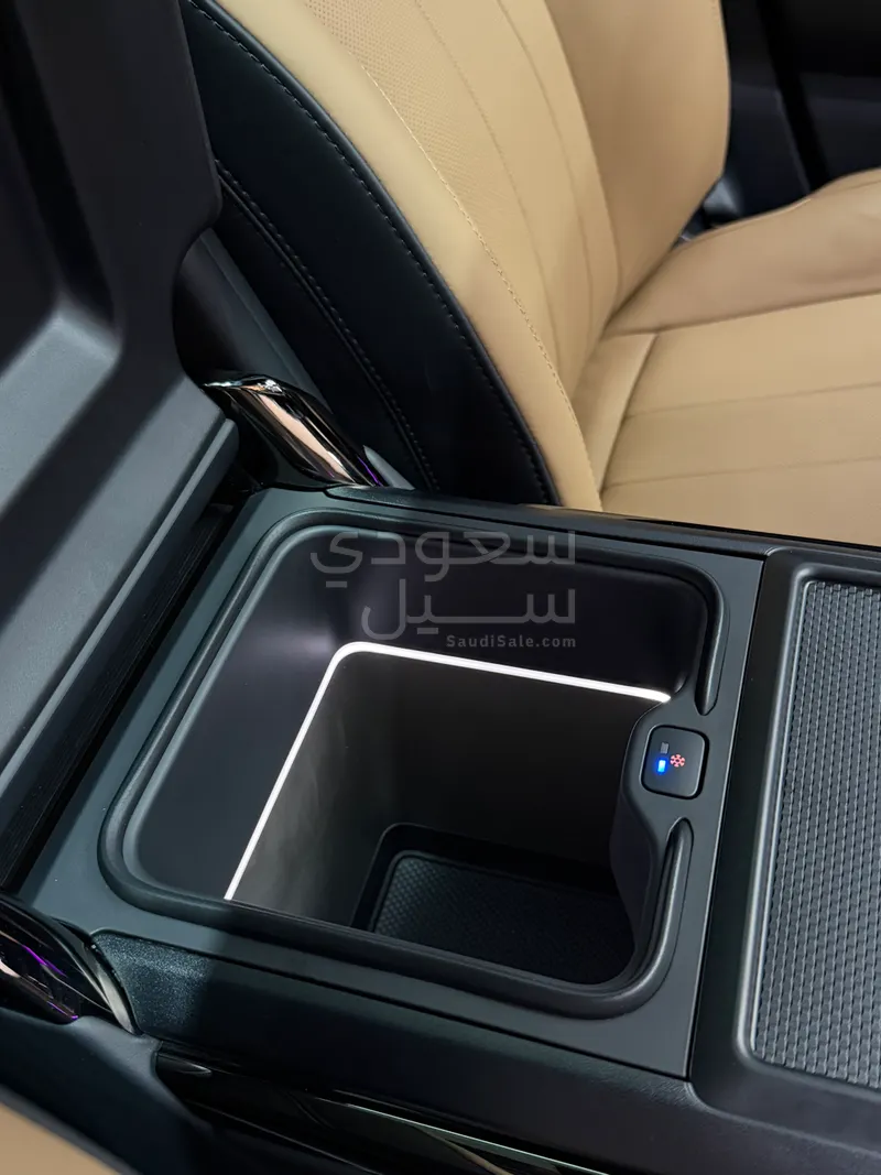 2025 لاند روفر رينج روفر سبورت اتش اس اي