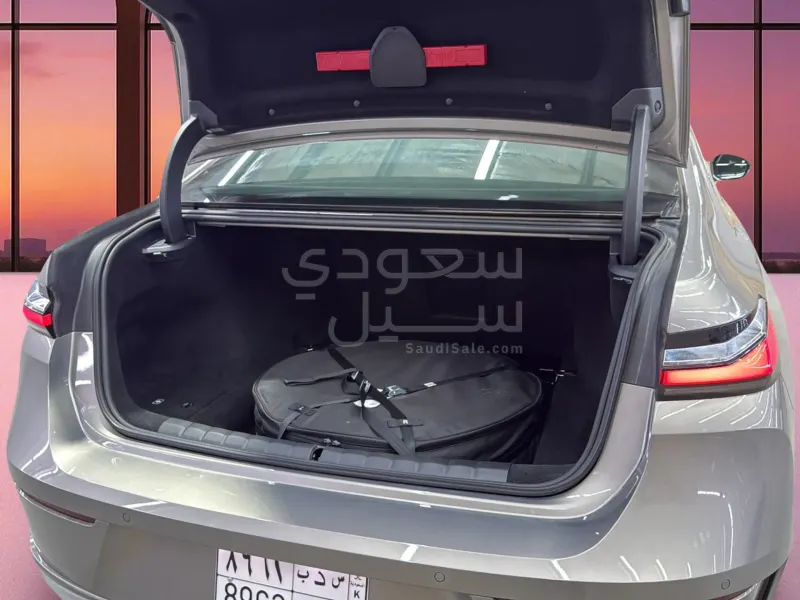 2026 بي ام دبليو الفئة السابعة 730 إل أي