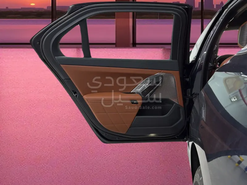 2026 بي ام دبليو الفئة السابعة 735أي