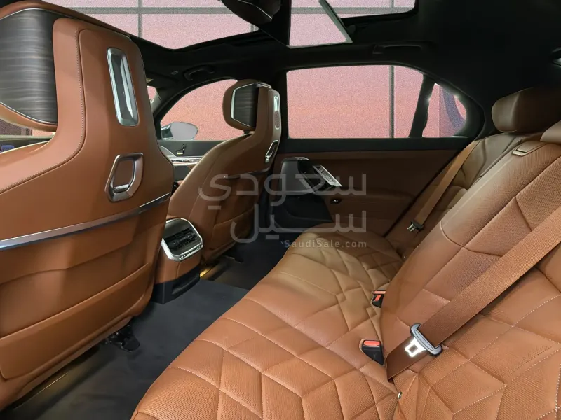 2026 بي ام دبليو الفئة السابعة 735أي