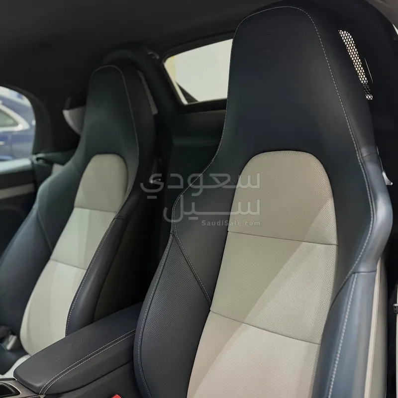 2025 بورش 718 كايمان