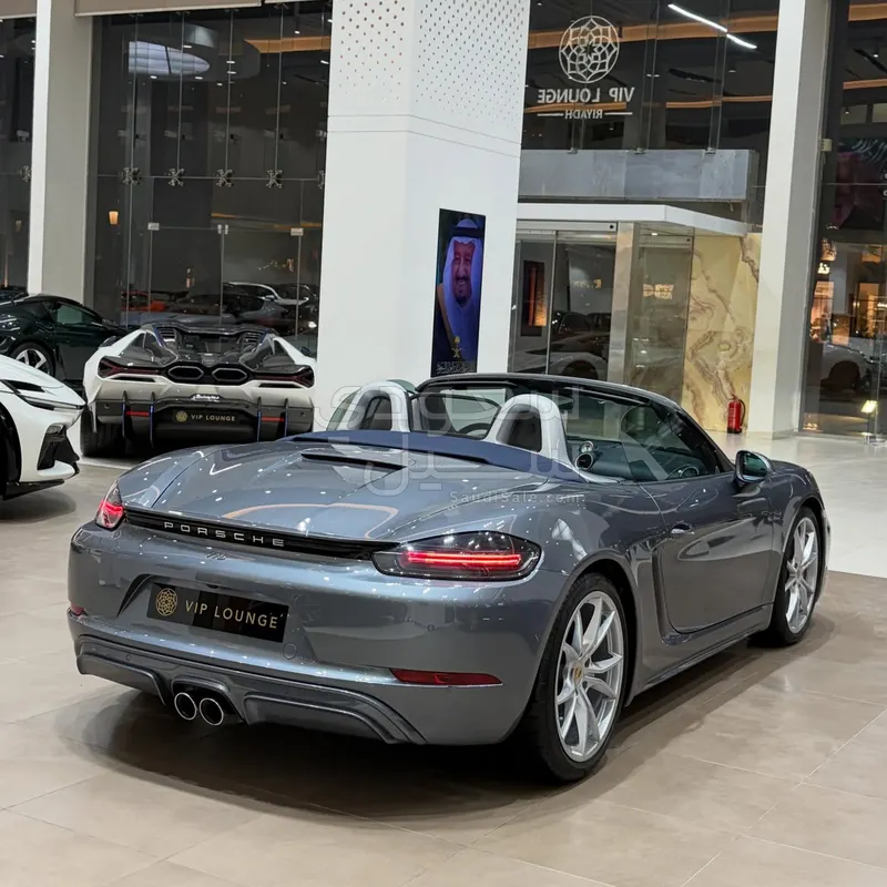 2025 بورش 718 كايمان