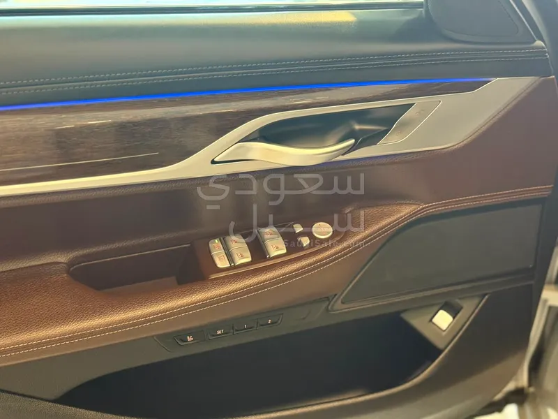 2020 بي ام دبليو الفئة السابعة 730 أي