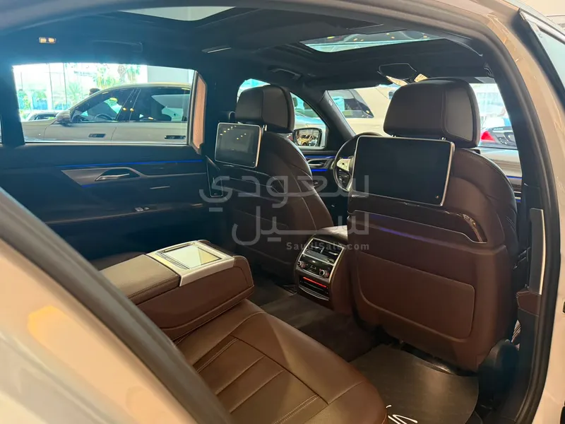 2020 بي ام دبليو الفئة السابعة 730 أي