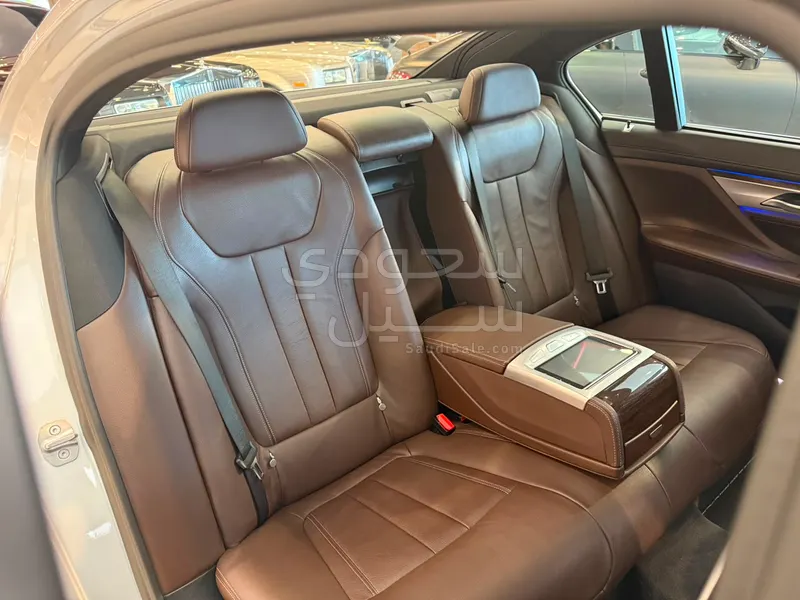 2020 بي ام دبليو الفئة السابعة 730 أي