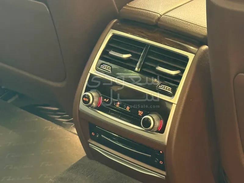 2020 بي ام دبليو الفئة السابعة 730 أي